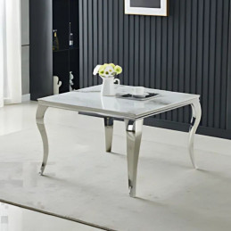Table basse carrée en verre aux pieds chromés