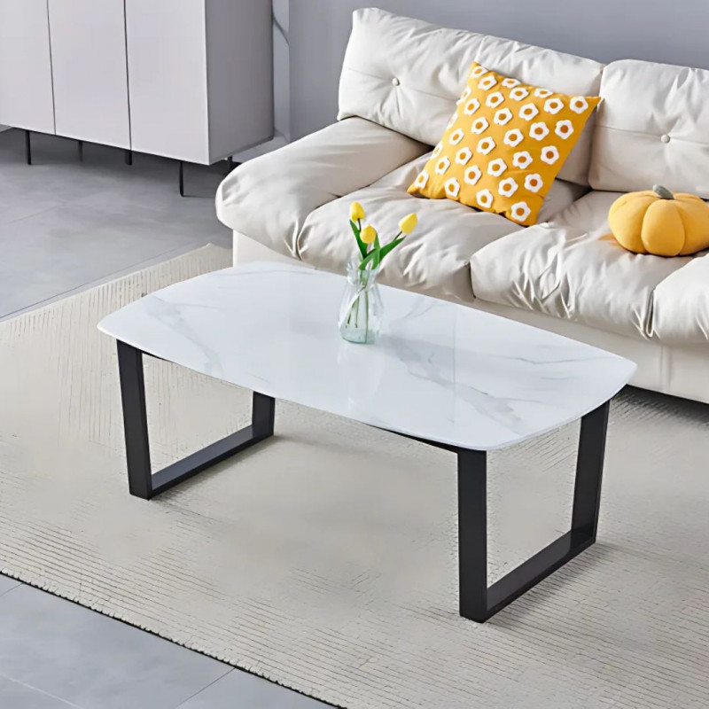 Table basse moderne avec pieds noirs - plateau imitation marbre Table basse moderne avec pieds noirs - plateau imitation marbre