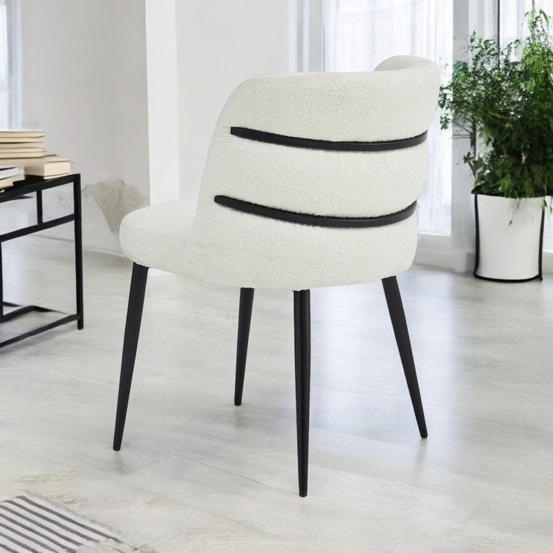 Chaise bouclette blanche ORELIA - pieds noirs élégants Chaise bouclette blanche ORELIA - pieds noirs élégants