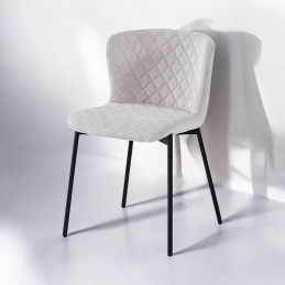 Lot de 4 chaises design ALBANE matelassée pieds noirs | Bricochic
